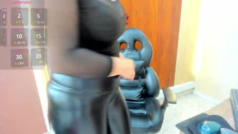 Snapshot of vickyjohnson1 chatting on 12/20/25, 08:27 Vicky online show from 12/20/25, 08:27