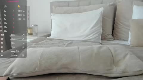 Victoria online show from 11/22/25, 10:14