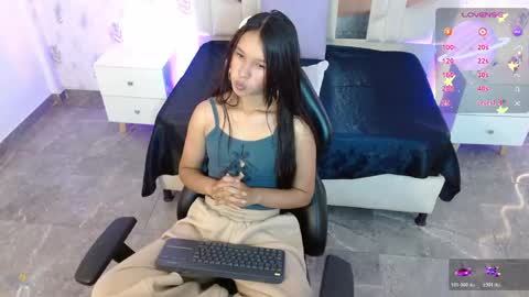 Snapshot of victoria1_tay chatting on 04/27/26, 07:23 victoria1_tay online show from 04/27/26, 07:23