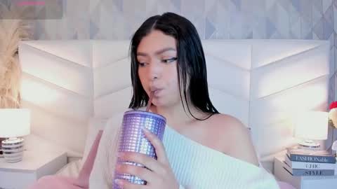 Snapshot of victoria___jonnes chatting on 09/19/25, 12:28 victoria___jonnes online show from 09/19/25, 12:28