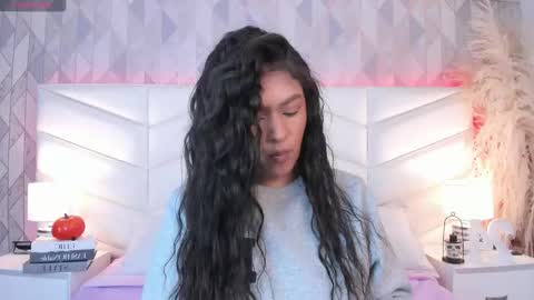 Snapshot of victoria___jonnes chatting on 10/06/25, 12:24 victoria___jonnes online show from 10/06/25, 12:24