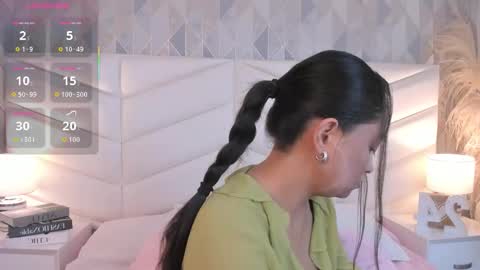 Snapshot of victoria___jonnes chatting on 11/12/25, 12:27 victoria___jonnes online show from 11/12/25, 12:27