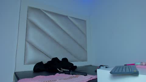 Victoria online show from 06/29/26, 08:09