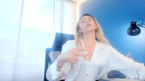 Victoria online show from 11/17/25, 08:25