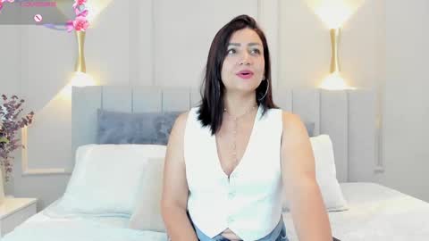 Snapshot of victoria_bourne chatting on 10/08/25, 07:11 victoria online show from 10/08/25, 07:11