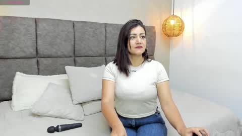 Snapshot of victoria_bourne chatting on 11/02/25, 12:18 victoria online show from 11/02/25, 12:18