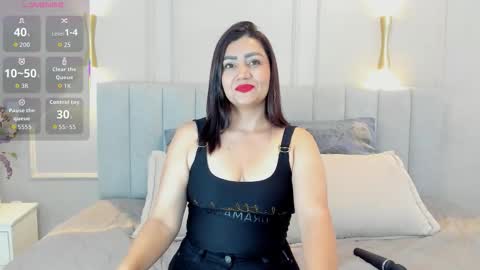 Snapshot of victoria_bourne chatting on 11/03/25, 07:15 victoria online show from 11/03/25, 07:15