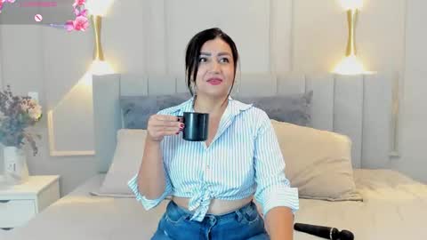 Snapshot of victoria_bourne chatting on 11/05/25, 07:25 victoria online show from 11/05/25, 07:25