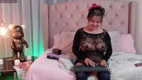 victoria_cherry_ online show from 11/24/25, 12:49