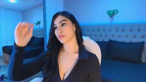 Snapshot of victoria_ellington chatting on 06/17/26, 11:34 online show from 06/17/26, 11:34