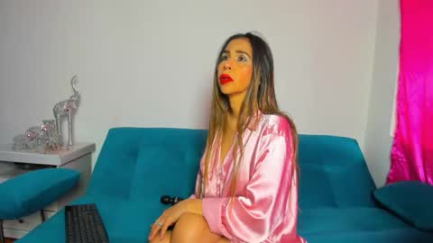 Snapshot of victoria_jhones chatting on 11/30/25, 04:11 Victoria online show from 11/30/25, 04:11