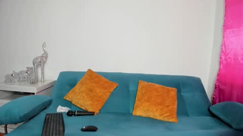 Snapshot of victoria_jhones chatting on 12/14/25, 05:51 Victoria online show from 12/14/25, 05:51