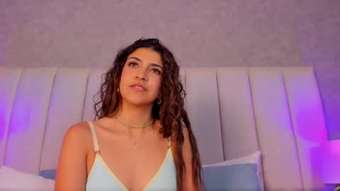  Victoria Lozano  online show from 02/10/25, 07:17