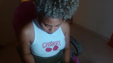 Snapshot of victoria_miler chatting on 12/20/24, 11:37 VICKY online show from 12/20/24, 11:37