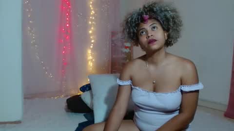 Snapshot of victoria_miler chatting on 12/28/24, 01:08 VICKY online show from 12/28/24, 01:08