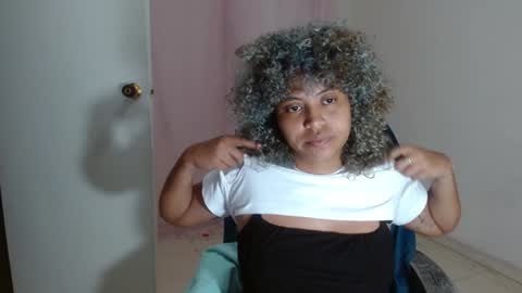 Snapshot of victoria_miler chatting on 01/16/25, 09:40 VICKY online show from 01/16/25, 09:40