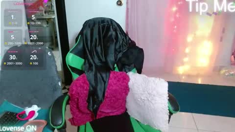 Snapshot of victoria_miler chatting on 10/06/25, 01:58 VICKY online show from 10/06/25, 01:58