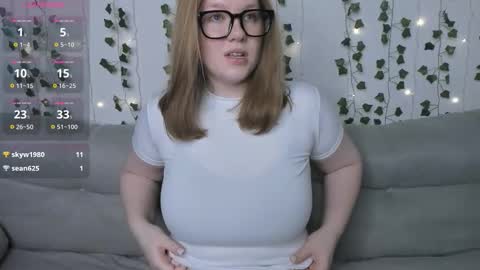 Snapshot of victoria_pum_ chatting on 11/02/25, 11:45 Jessie online show from 11/02/25, 11:45