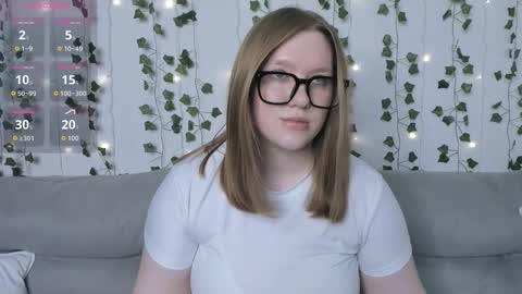 Snapshot of victoria_pum_ chatting on 11/03/25, 02:07 Jessie online show from 11/03/25, 02:07