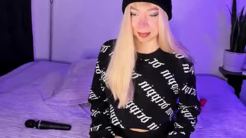 D A N I online show from 11/16/25, 05:40