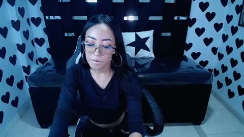 Snapshot of victoria_ricci_a chatting on 02/12/25, 04:33 Victoria online show from 02/12/25, 04:33