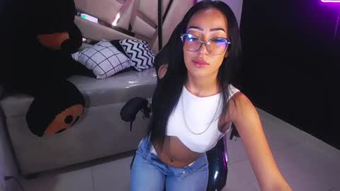 Snapshot of victoria_ricci_a chatting on 02/25/25, 05:04 Victoria online show from 02/25/25, 05:04