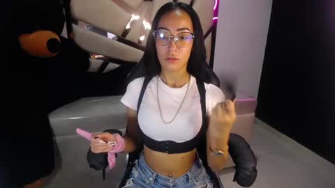 Snapshot of victoria_ricci_a chatting on 02/27/25, 04:43 Victoria online show from 02/27/25, 04:43