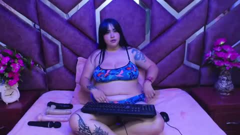 Snapshot of victoria_rossy_ chatting on 01/31/25, 01:12 Victoria online show from 01/31/25, 01:12