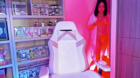 Snapshot of victoria_se chatting on 12/18/25, 06:19 Victoria online show from 12/18/25, 06:19