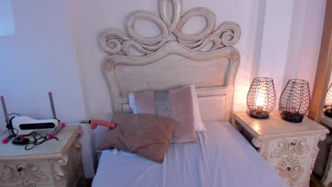 Snapshot of victoria_vallejo chatting on 12/31/24, 02:36 victoria  online show from 12/31/24, 02:36