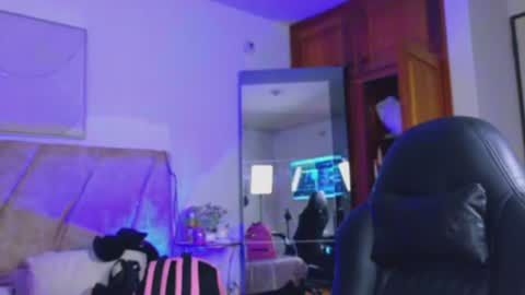 Victoria online show from 06/24/26, 12:15