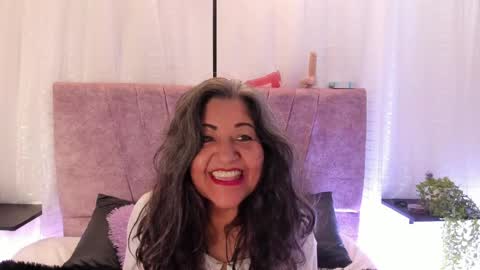Snapshot of victoriaa_anderson_ chatting on 04/14/26, 02:01 victoriaa_anderson_ online show from 04/14/26, 02:01