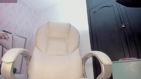 Snapshot of victoriaa_millers chatting on 06/20/26, 07:05 Victoria Sofia online show from 06/20/26, 07:05