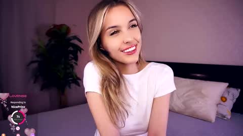 Anasteisha  Day Helen  Night online show from 10/03/25, 07:44