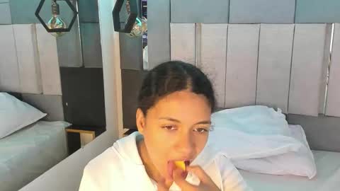 Victoria  online show from 02/13/26, 08:05