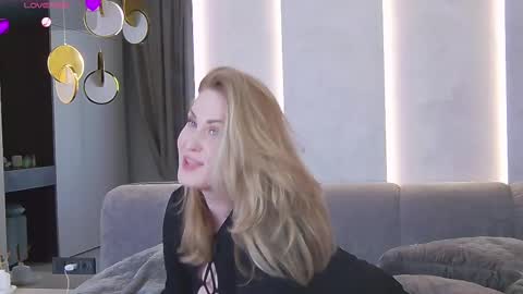 Snapshot of victoriafalls chatting on 02/19/25, 08:01 Miss V online show from 02/19/25, 08:01