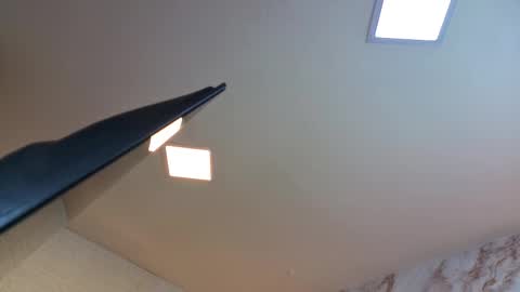 VICTORIA online show from 12/04/25, 07:55