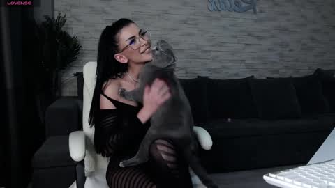 Victoria online show from 01/30/25, 03:00