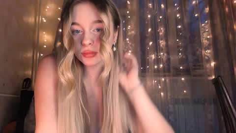 Snapshot of victoriande chatting on 12/11/24, 01:17 Eva and Victor online show from 12/11/24, 01:17