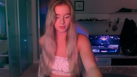Snapshot of victoriande chatting on 09/20/25, 11:11 Eva and Victor online show from 09/20/25, 11:11