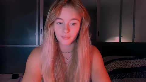 Snapshot of victoriande chatting on 10/06/25, 11:07 Eva and Victor online show from 10/06/25, 11:07
