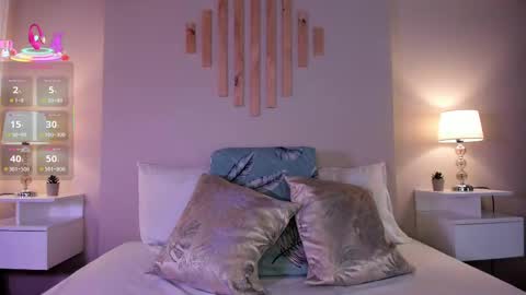 Victoria online show from 09/27/25, 07:08