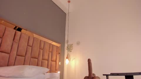 Snapshot of victoriaroyce1 chatting on 02/26/25, 06:00 Victoria online show from 02/26/25, 06:00