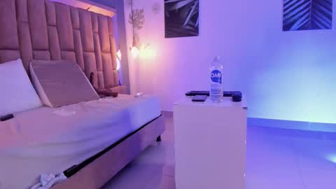 Snapshot of victoriaroyce1 chatting on 09/19/25, 01:12 Victoria online show from 09/19/25, 01:12