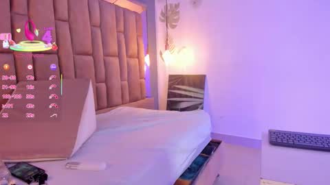 Snapshot of victoriaroyce1 chatting on 10/30/25, 01:45 Victoria online show from 10/30/25, 01:45