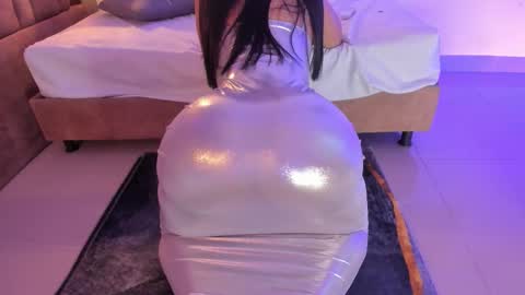 Snapshot of victoriaroyce1 chatting on 11/13/25, 05:45 Victoria online show from 11/13/25, 05:45