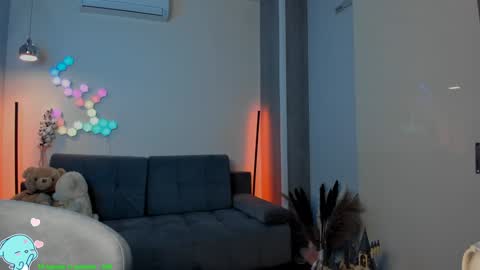 Snapshot of victorias_world chatting on 12/13/24, 06:05 Viktoria online show from 12/13/24, 06:05