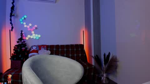 Snapshot of victorias_world chatting on 12/18/24, 10:24 Viktoria online show from 12/18/24, 10:24