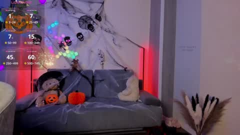 Snapshot of victorias_world chatting on 10/31/25, 07:15 Viktoria online show from 10/31/25, 07:15