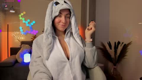 Snapshot of victorias_world chatting on 11/27/25, 05:37 Viktoria online show from 11/27/25, 05:37